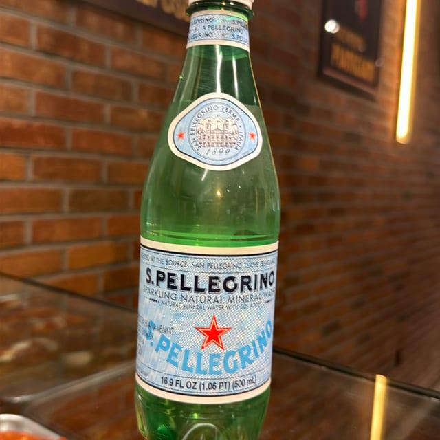Sparkling Water (16 oz).