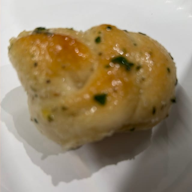 Single Garlic Knot.
